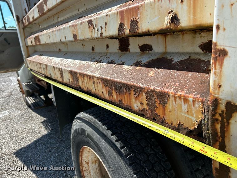 image for item NR9333 1996 International 4700  dump truck