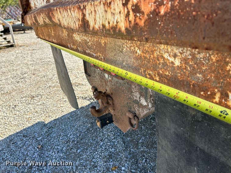 image for item NR9333 1996 International 4700  dump truck