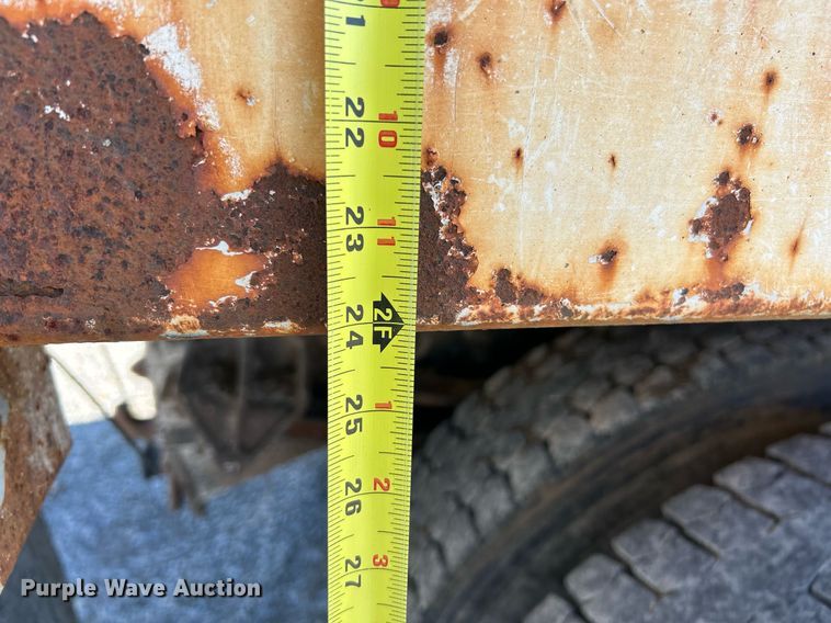 image for item NR9333 1996 International 4700  dump truck