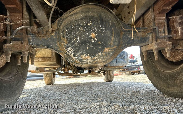 image for item NR9333 1996 International 4700  dump truck