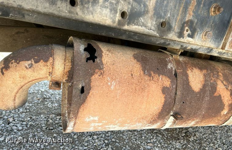 image for item NR9333 1996 International 4700  dump truck