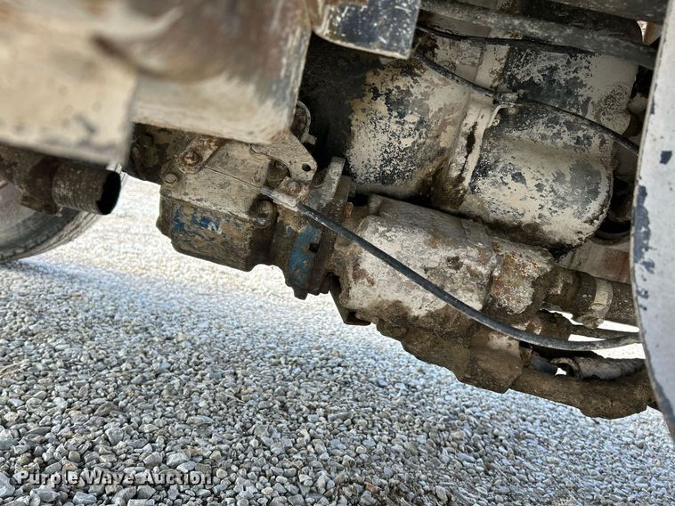 image for item NR9333 1996 International 4700  dump truck