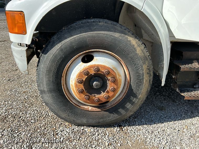 image for item NR9333 1996 International 4700  dump truck