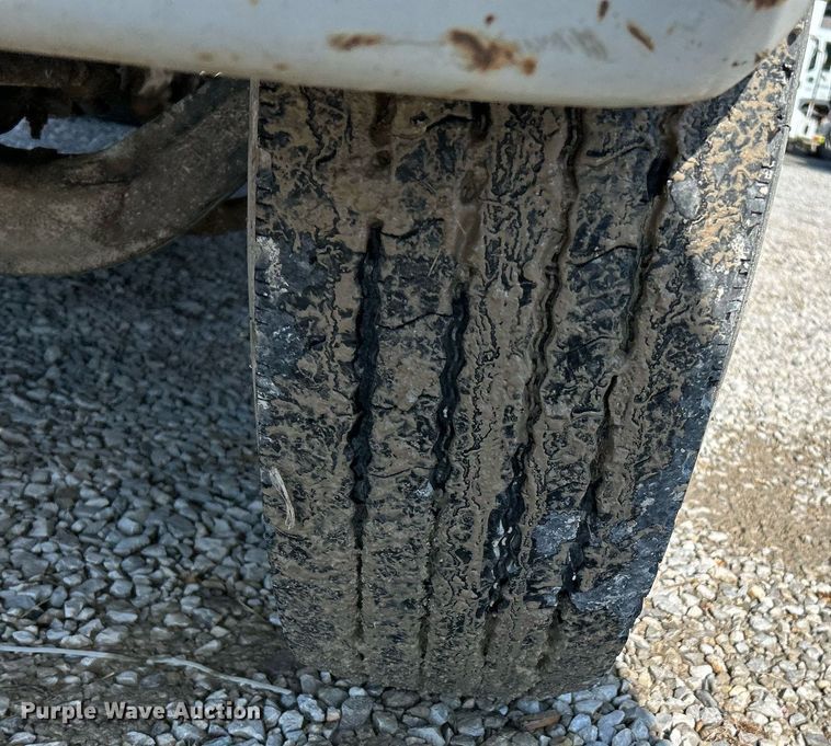 image for item NR9333 1996 International 4700  dump truck