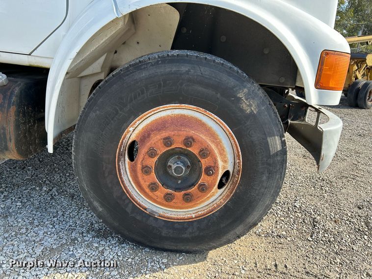 image for item NR9333 1996 International 4700  dump truck