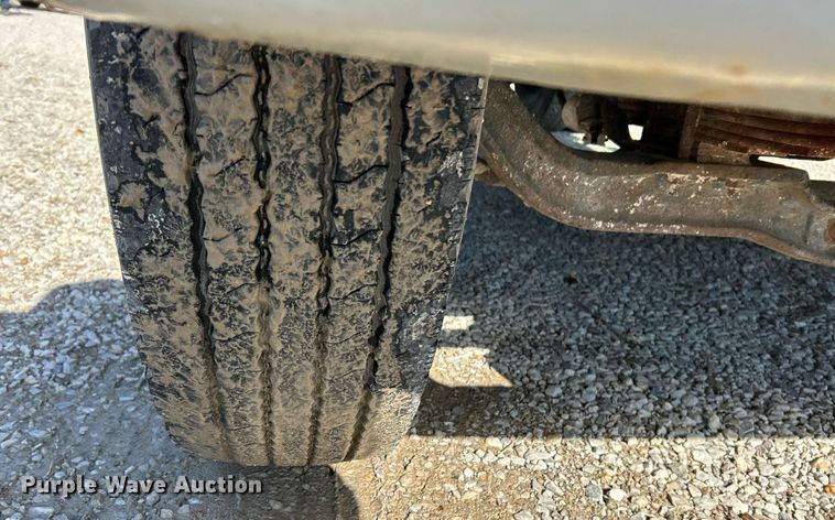 image for item NR9333 1996 International 4700  dump truck