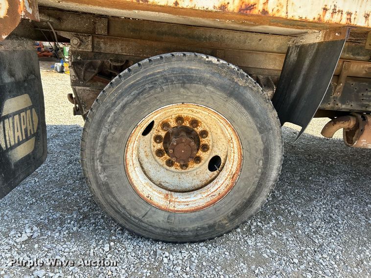 image for item NR9333 1996 International 4700  dump truck