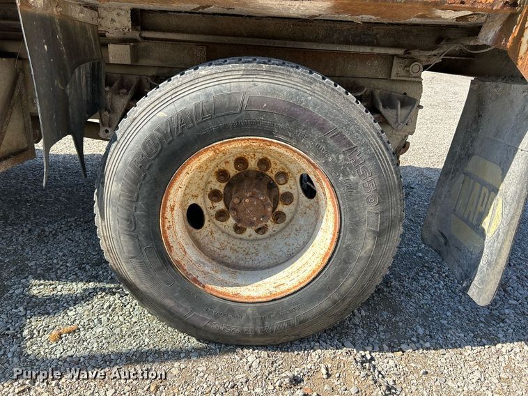 image for item NR9333 1996 International 4700  dump truck