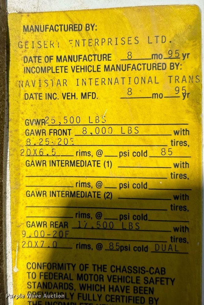 image for item NR9333 1996 International 4700  dump truck