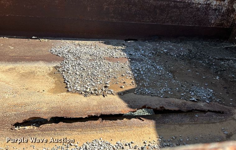 image for item NR9333 1996 International 4700  dump truck