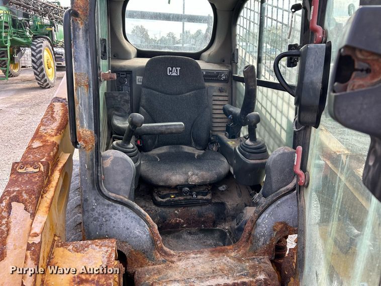 image for item NR9396 2014 Caterpillar 262D  skid steer loader