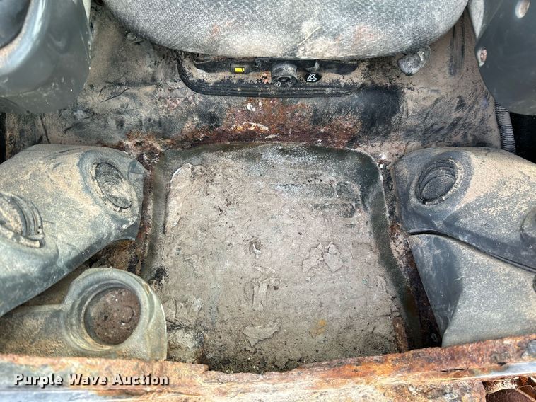 image for item NR9396 2014 Caterpillar 262D  skid steer loader