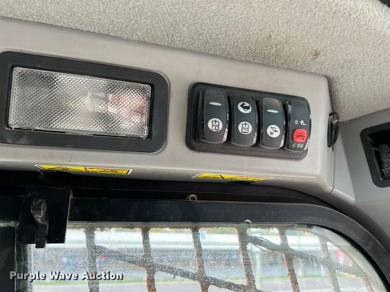 image for item NR9396 2014 Caterpillar 262D  skid steer loader