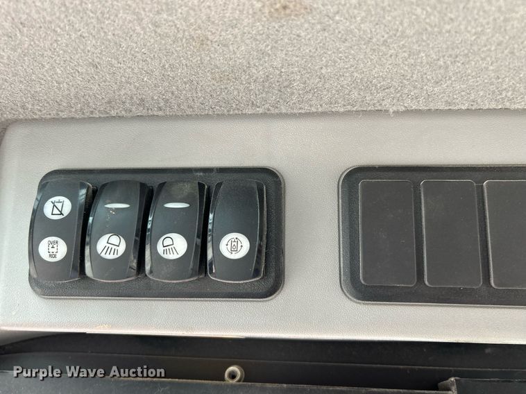 image for item NR9396 2014 Caterpillar 262D  skid steer loader