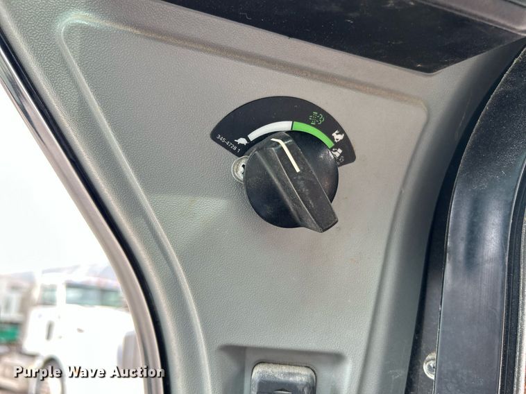 image for item NR9396 2014 Caterpillar 262D  skid steer loader