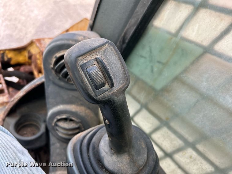 image for item NR9396 2014 Caterpillar 262D  skid steer loader