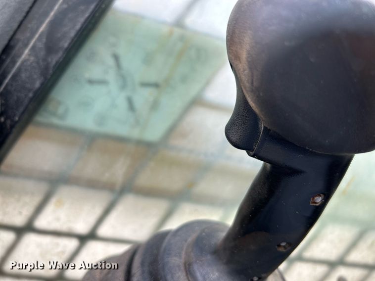 image for item NR9396 2014 Caterpillar 262D  skid steer loader