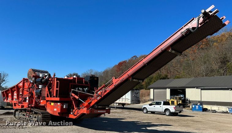 image for item NR9410 2019 Morbark Wood Hog 6400XT  horizontal grinder