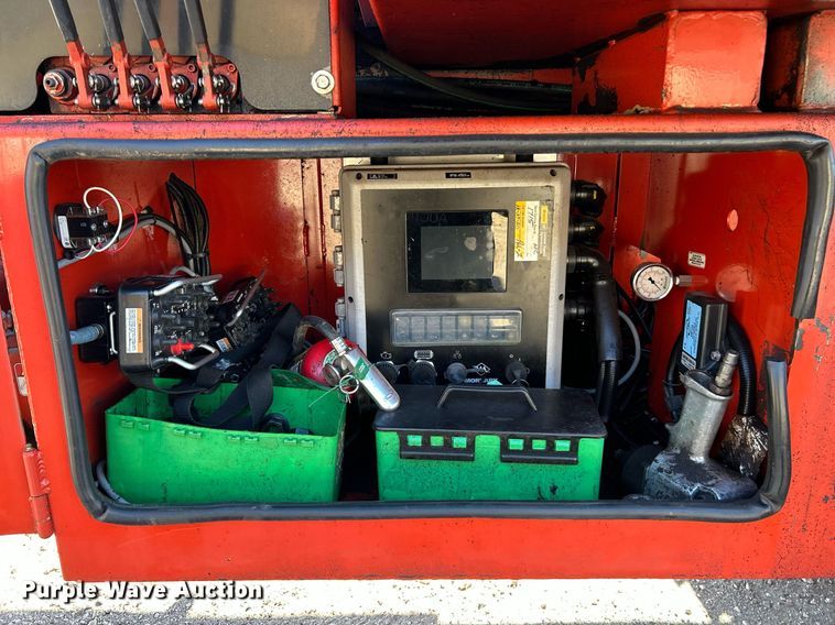 image for item NR9410 2019 Morbark Wood Hog 6400XT  horizontal grinder