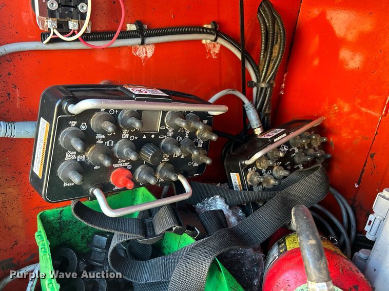 image for item NR9410 2019 Morbark Wood Hog 6400XT  horizontal grinder