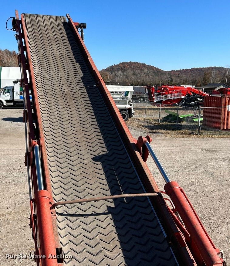 image for item NR9410 2019 Morbark Wood Hog 6400XT  horizontal grinder