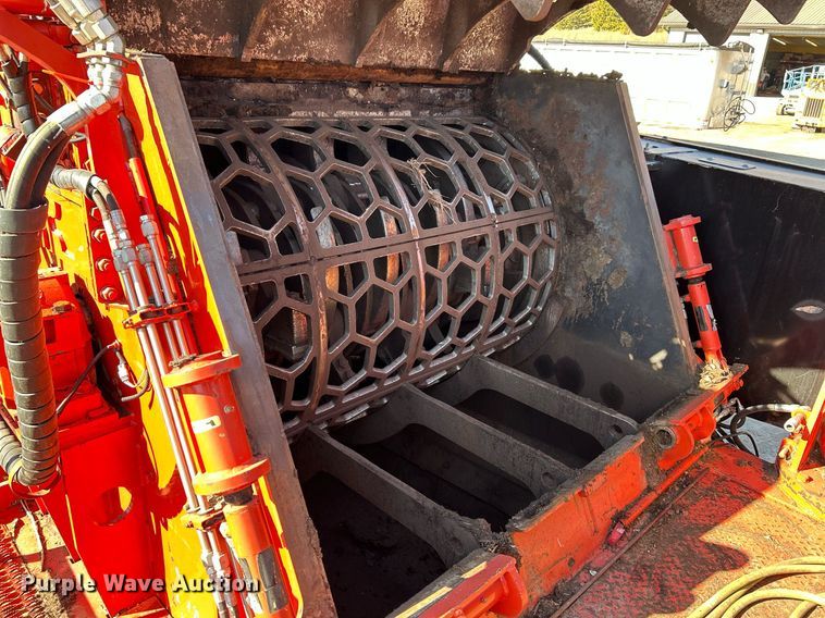 image for item NR9410 2019 Morbark Wood Hog 6400XT  horizontal grinder