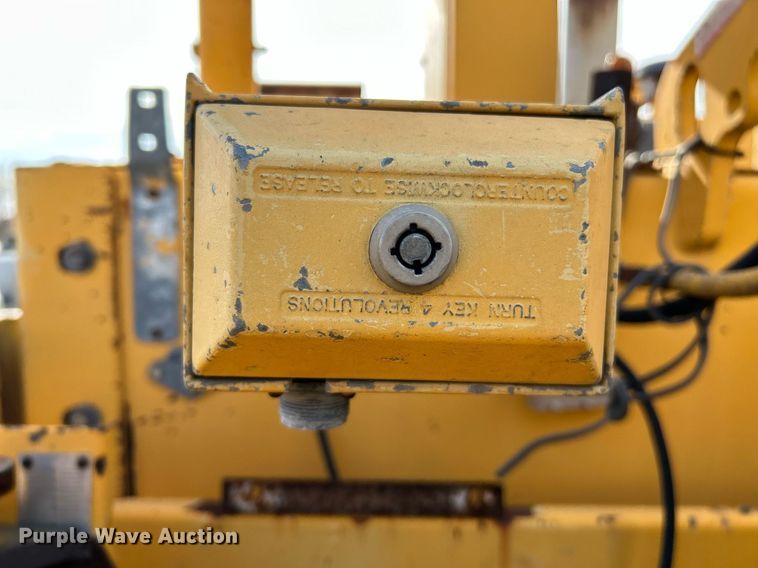 image for item NR9415 1994 Blaw-Knox PF-510  paver