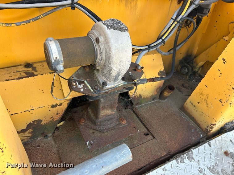 image for item NR9415 1994 Blaw-Knox PF-510  paver