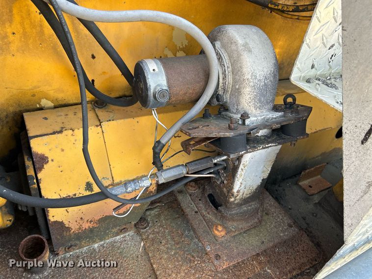 image for item NR9415 1994 Blaw-Knox PF-510  paver