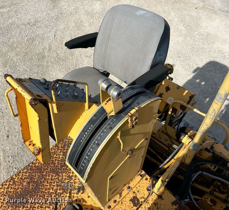 image for item NR9415 1994 Blaw-Knox PF-510  paver