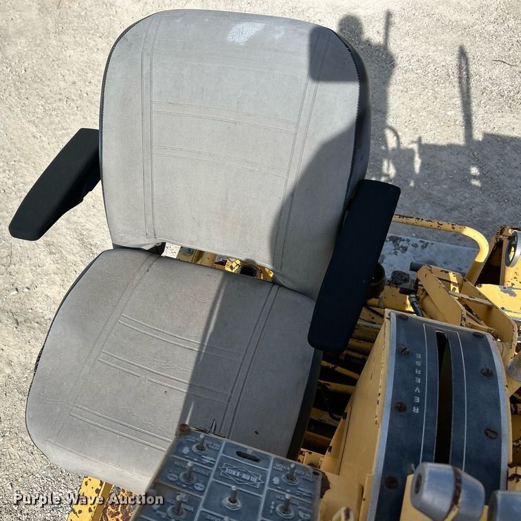 image for item NR9415 1994 Blaw-Knox PF-510  paver