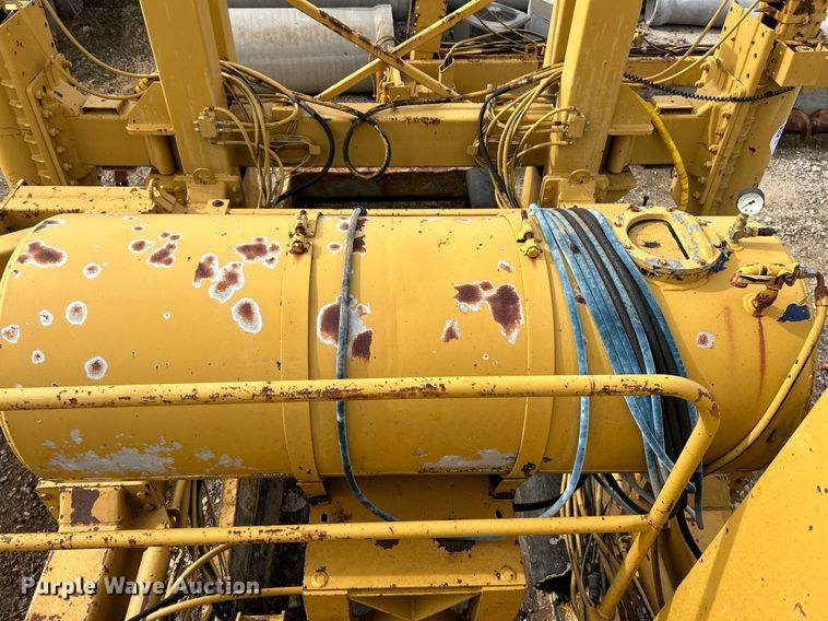 image for item NR9416 Gomaco PS-48  placer spreader