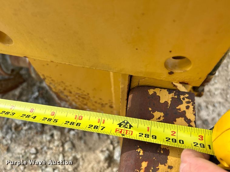 image for item NR9416 Gomaco PS-48  placer spreader