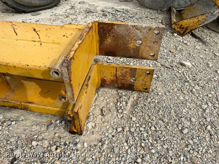 image for item NR9416 Gomaco PS-48  placer spreader