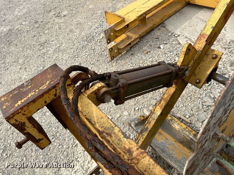 image for item NR9416 Gomaco PS-48  placer spreader