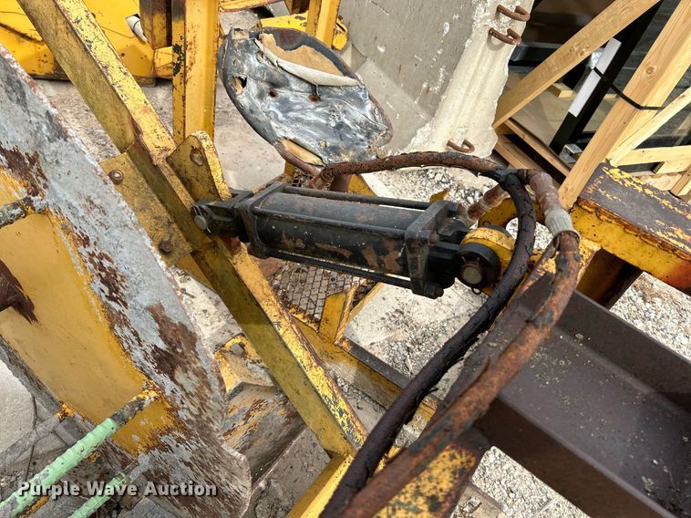 image for item NR9416 Gomaco PS-48  placer spreader