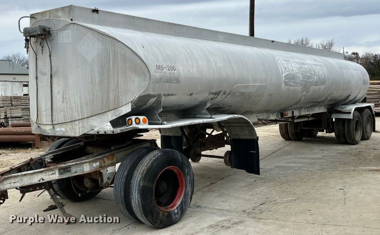 image for item NR9417 1967 Fruehauf TAG-F2-E-DF  tank trailer