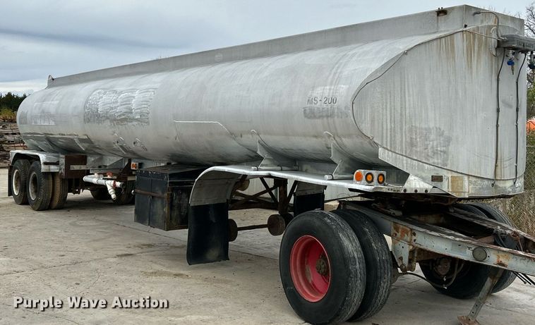 image for item NR9417 1967 Fruehauf TAG-F2-E-DF  tank trailer