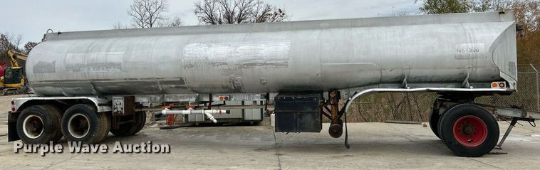 image for item NR9417 1967 Fruehauf TAG-F2-E-DF  tank trailer