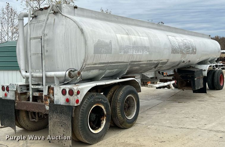 image for item NR9417 1967 Fruehauf TAG-F2-E-DF  tank trailer