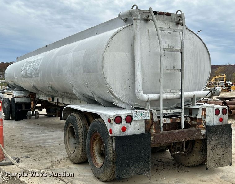 image for item NR9417 1967 Fruehauf TAG-F2-E-DF  tank trailer