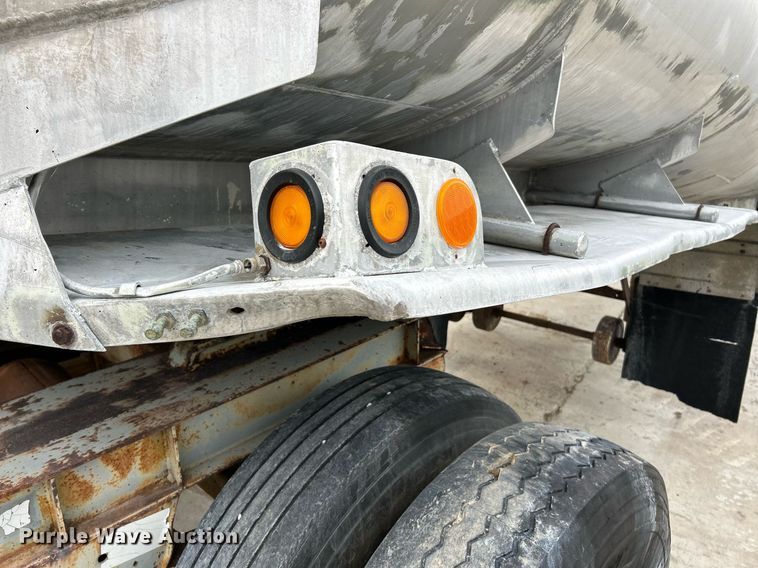 image for item NR9417 1967 Fruehauf TAG-F2-E-DF  tank trailer