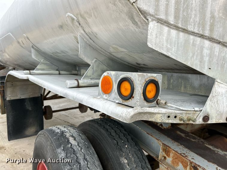 image for item NR9417 1967 Fruehauf TAG-F2-E-DF  tank trailer