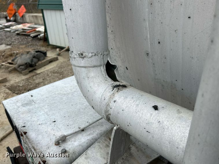 image for item NR9417 1967 Fruehauf TAG-F2-E-DF  tank trailer