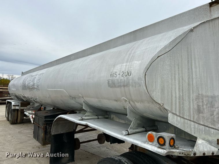 image for item NR9417 1967 Fruehauf TAG-F2-E-DF  tank trailer