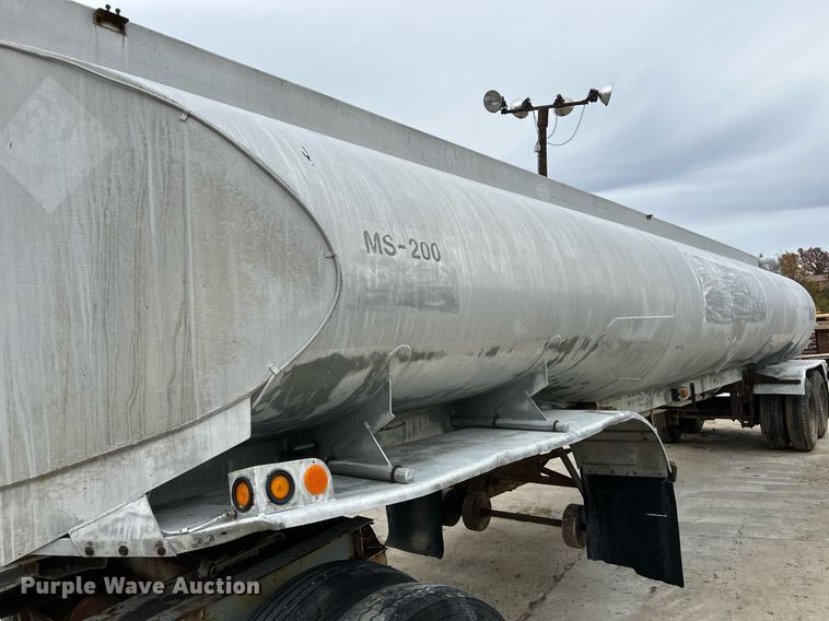 image for item NR9417 1967 Fruehauf TAG-F2-E-DF  tank trailer