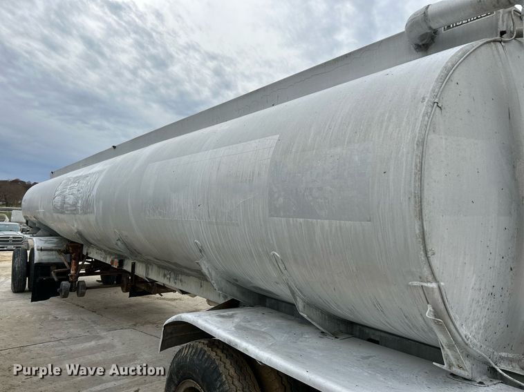 image for item NR9417 1967 Fruehauf TAG-F2-E-DF  tank trailer