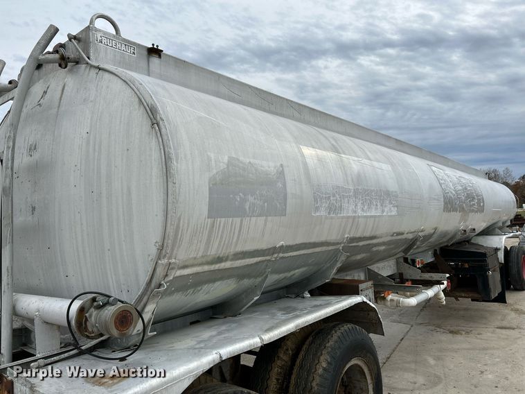 image for item NR9417 1967 Fruehauf TAG-F2-E-DF  tank trailer