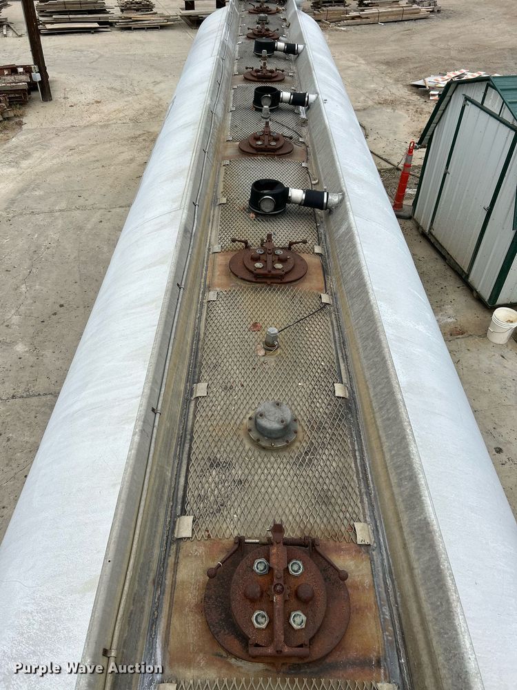 image for item NR9417 1967 Fruehauf TAG-F2-E-DF  tank trailer