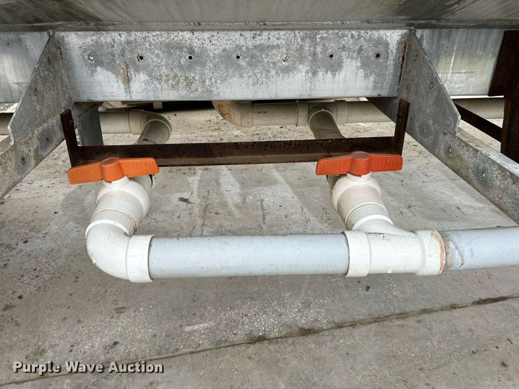 image for item NR9417 1967 Fruehauf TAG-F2-E-DF  tank trailer